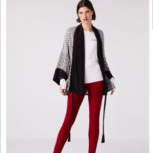 New without tags. Kimono style 💯 silk wrap XS